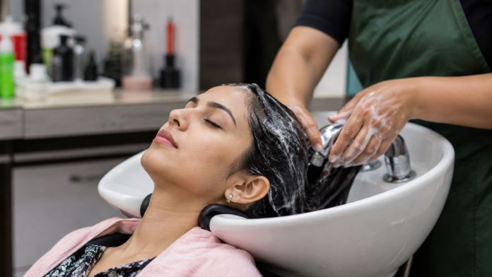 Salon hair wash and relaxation
