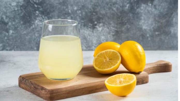 Lemon Water: रोज करें नींबू पानी का सेवन, शरीर में दिखेंगे ये बदलाव