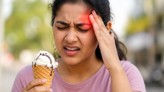 Ice Cream खाने के बाद महिला को हुआ दर्द