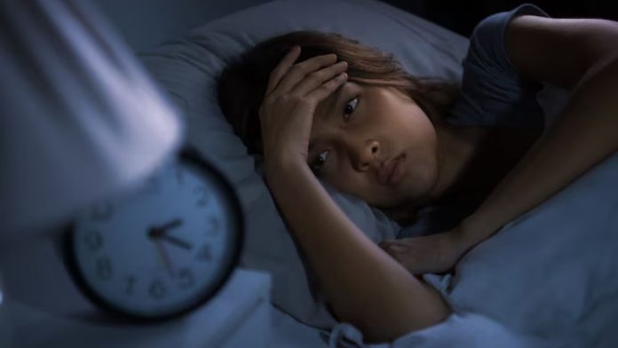 Healthy sleep habits: थकान के बाद भी नहीं आ रही नींद? बिगड़ सकती है फिटनेस