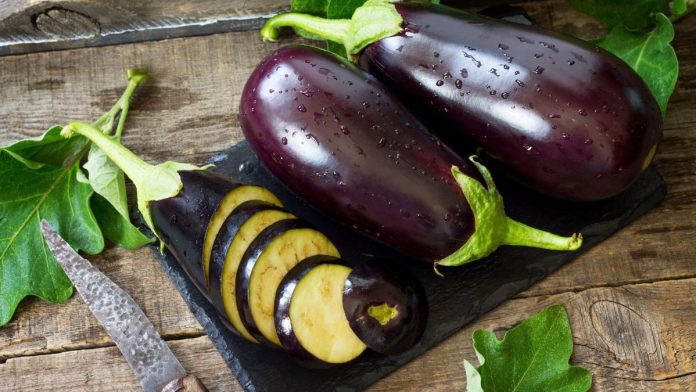 Brinjal Health Benefits: बरसात में कौन सी सब्जी नहीं खानी चाहिए?