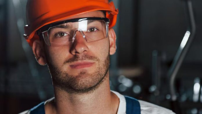 Eye Protection Tips: प्रोटेस्ट में कैसे बचाएं आंख? डॉक्टर से जानें