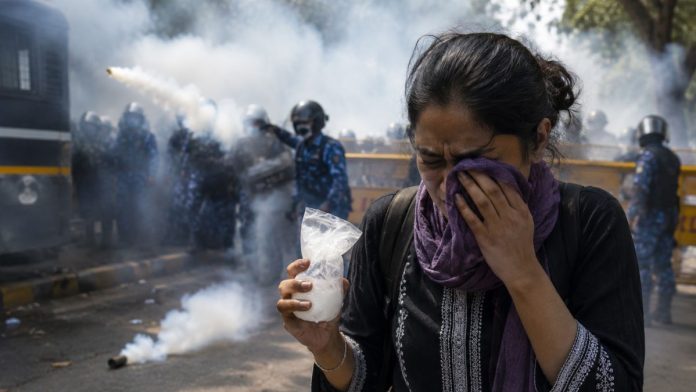 Effect of Tear Gas on eyes