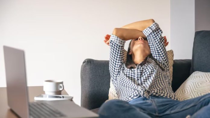 Sleep inertia: नींद लेने के बाद भी थकान क्यों? इन संकेतों पर हो जाएं अलर्ट